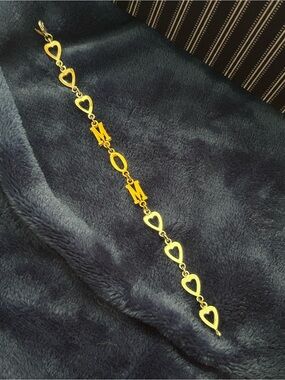Vintage Gold Tone MOM Heart Bracelet